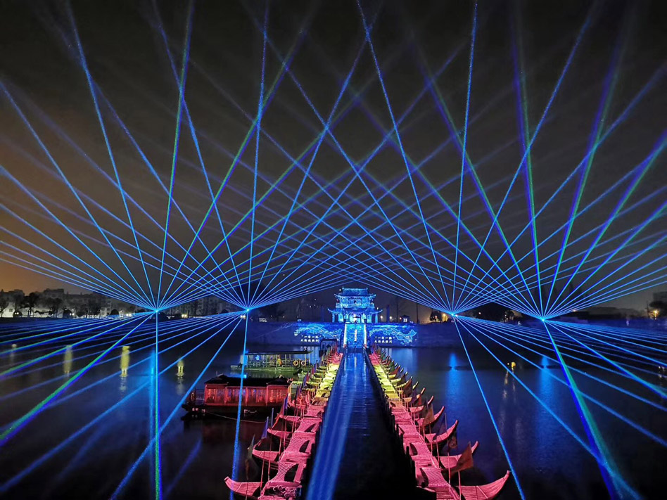 古典樓閣煥發別樣魅力，佛堂古鎮夜遊投影